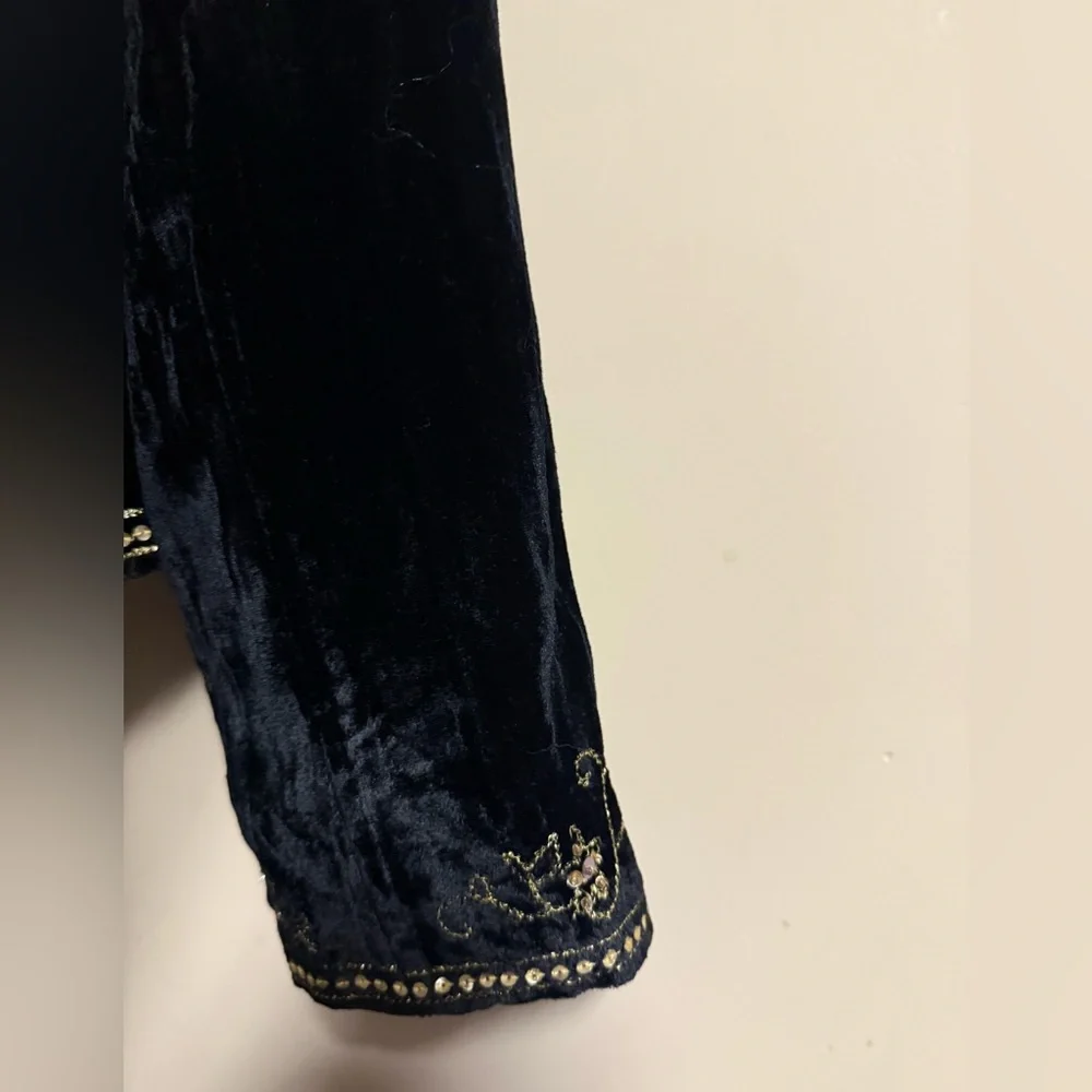 Katherine Barclay Black Blazer with Gold Embroidery - Picture 4 of 10